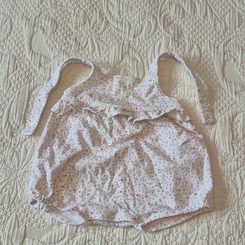 Kissy Kissy girls 3-6 months pink, green & white bubble romper tiny flowers EUC